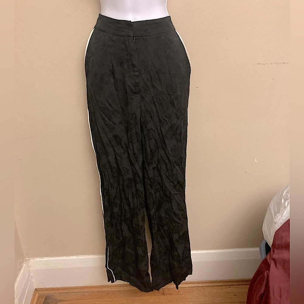 Forever 21 black satin wide leg pants with pockets & white piping down sides